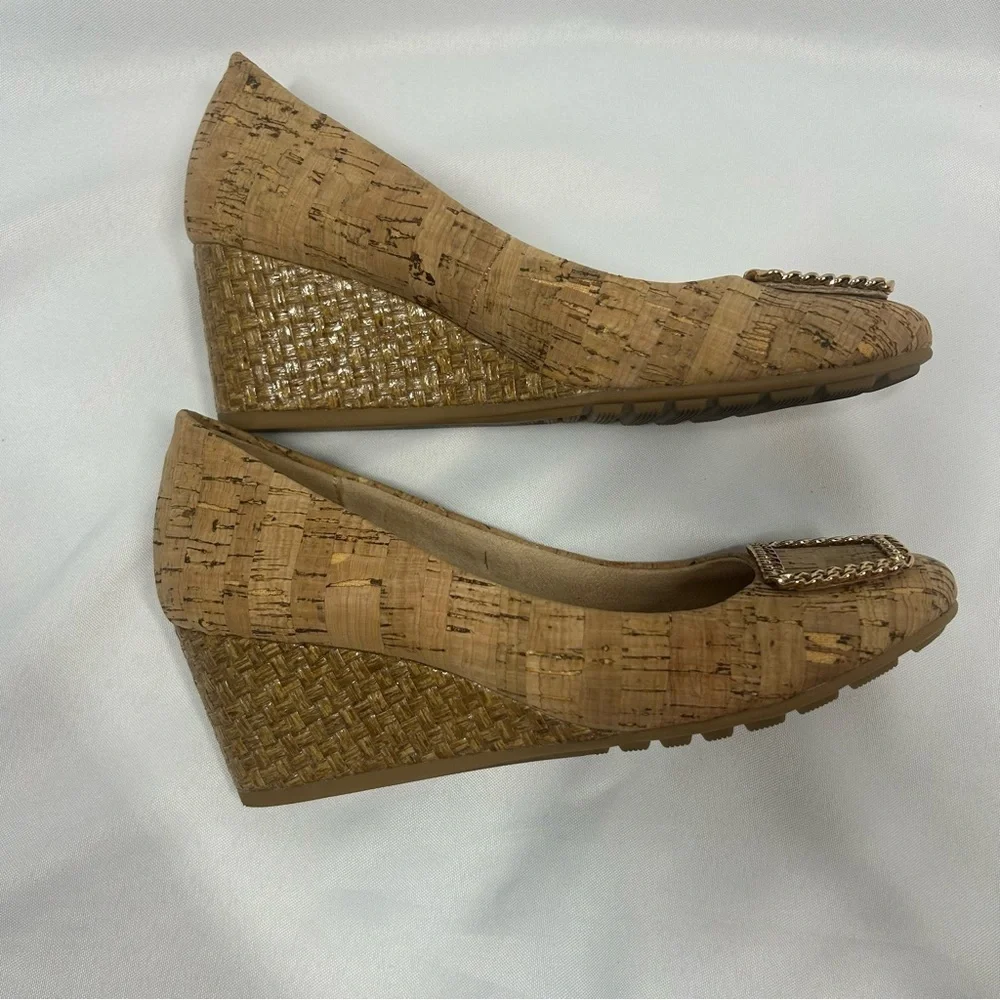 Anne Klein | Shantell iFlex Cork Wedges Gold Chain Heels Tan Women’s Size 7.5